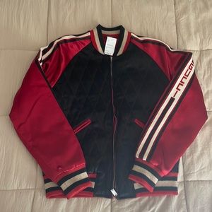 100% Brand New, Never Worn Mens Gucci reversible satin jacket.